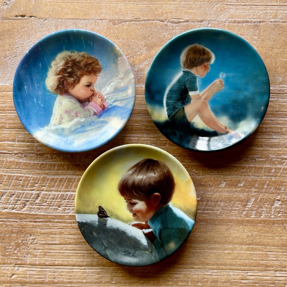 Pemberton & Oakes Donald Zolan Miniature Mini  Plates.